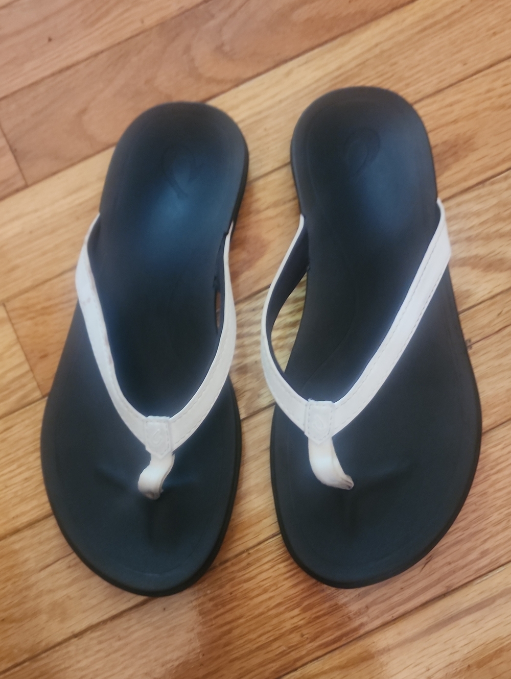 Women's Olukai Ho'opio White Leather Flip Flop Thong Sandal